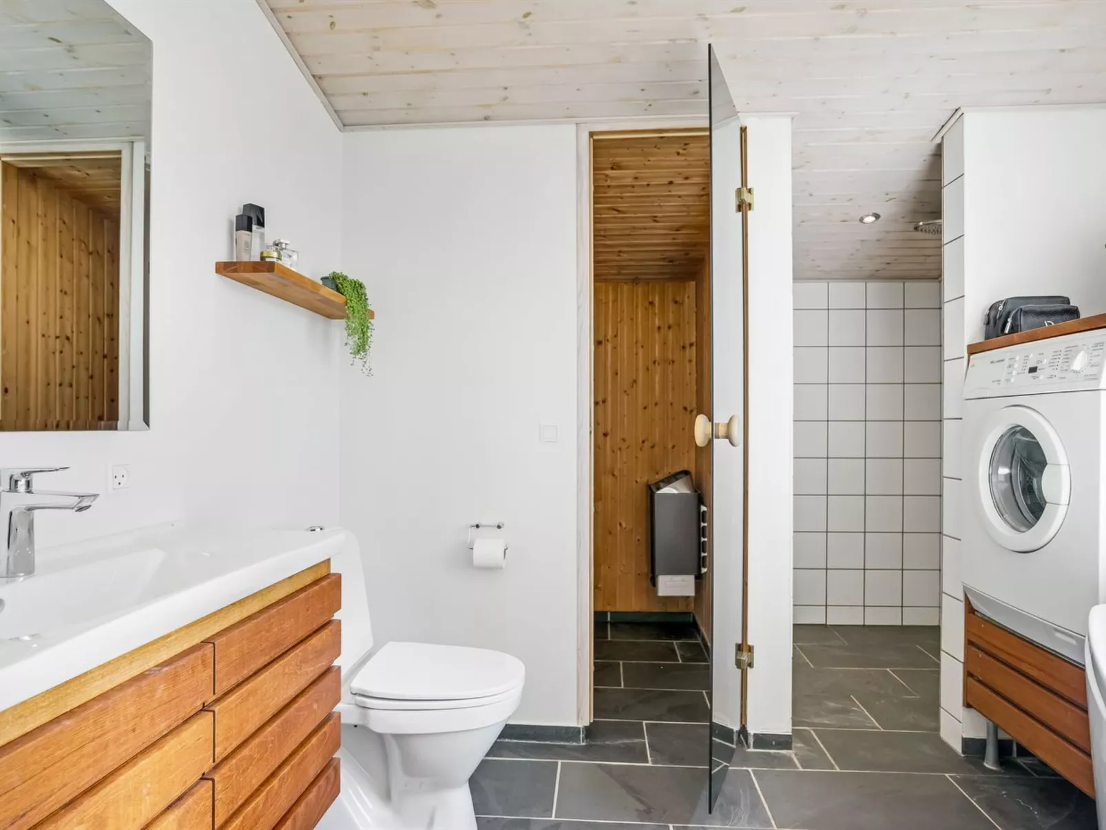 "Ingela" - 350m from the sea-Binnen