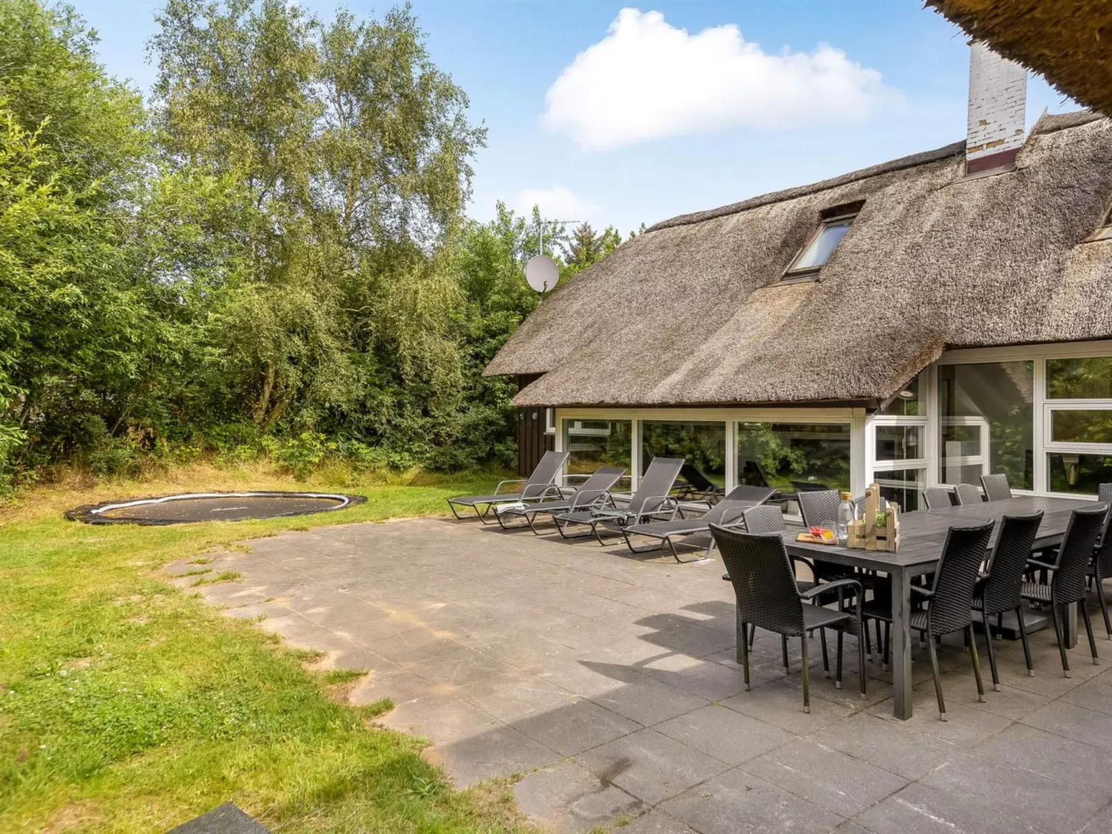 "Ellanor" - 1km from the sea-Buiten