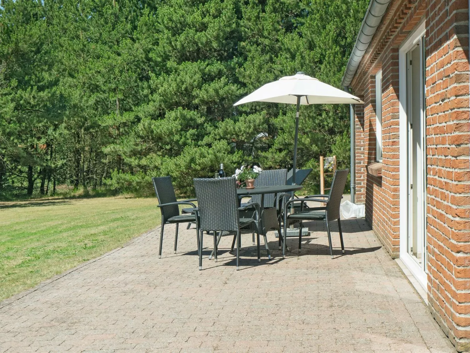 "Arletty" - 1km from the sea-Buiten