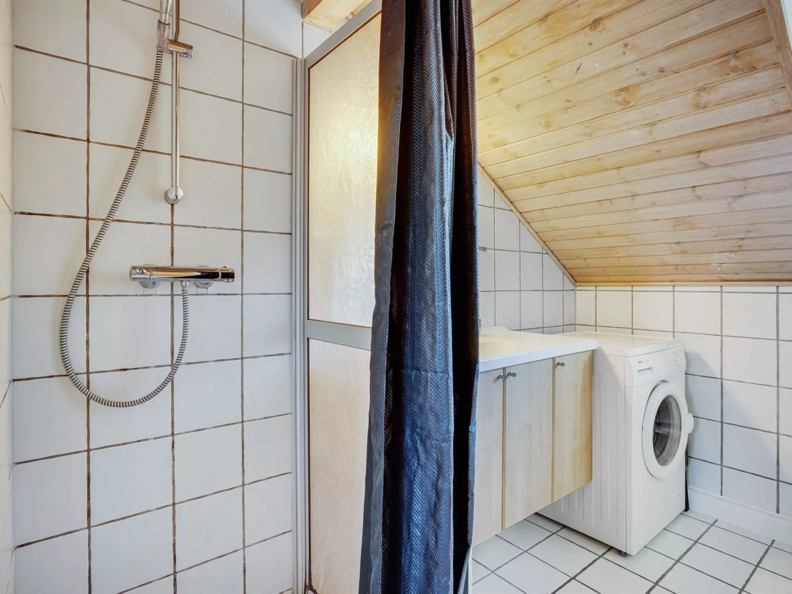 "Enita" - 2.3km from the sea-Binnen