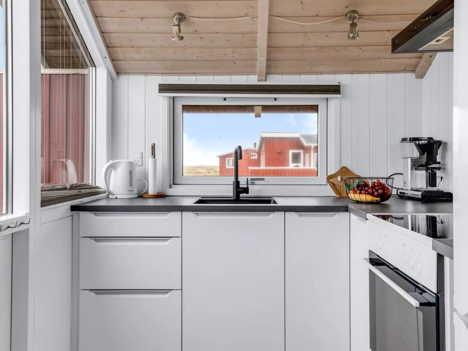 "Neia" - 640m from the sea-Binnen