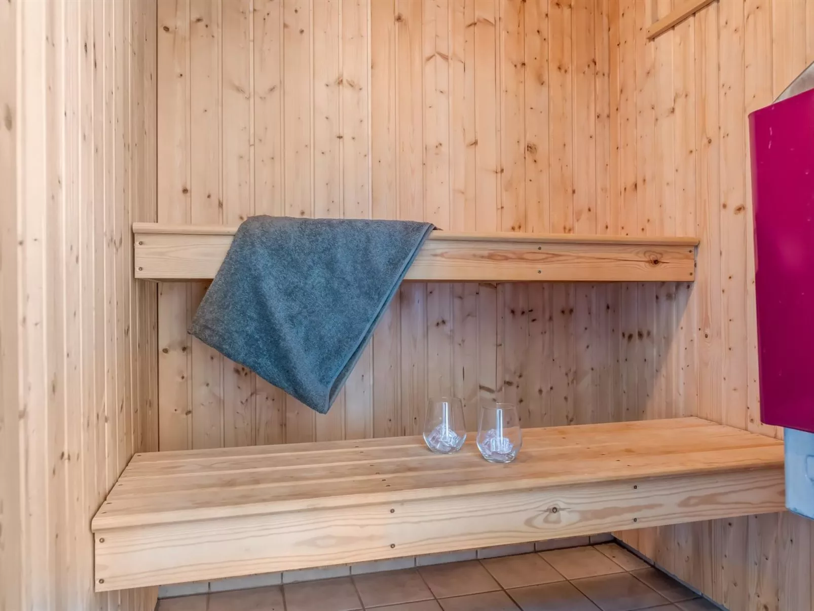 "Anya" - 650m from the sea-Binnen