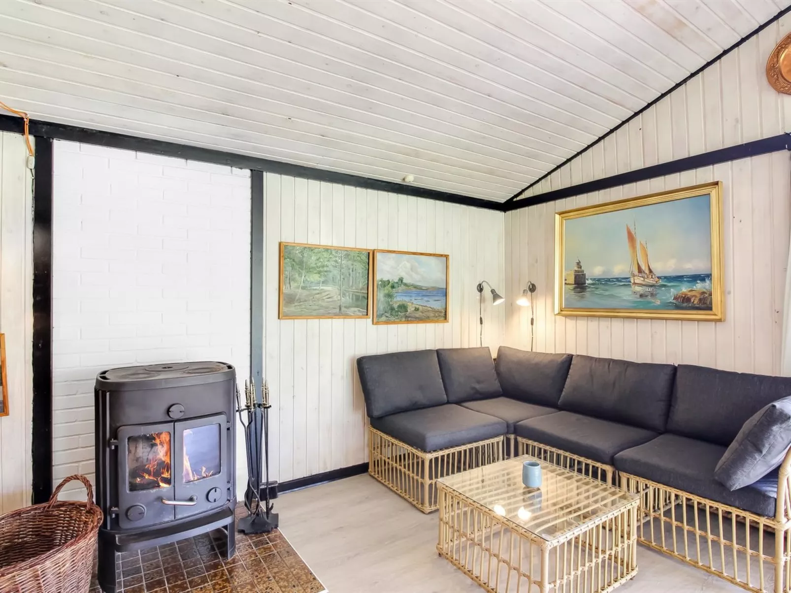 "Biergh" - 600m from the sea-Binnen