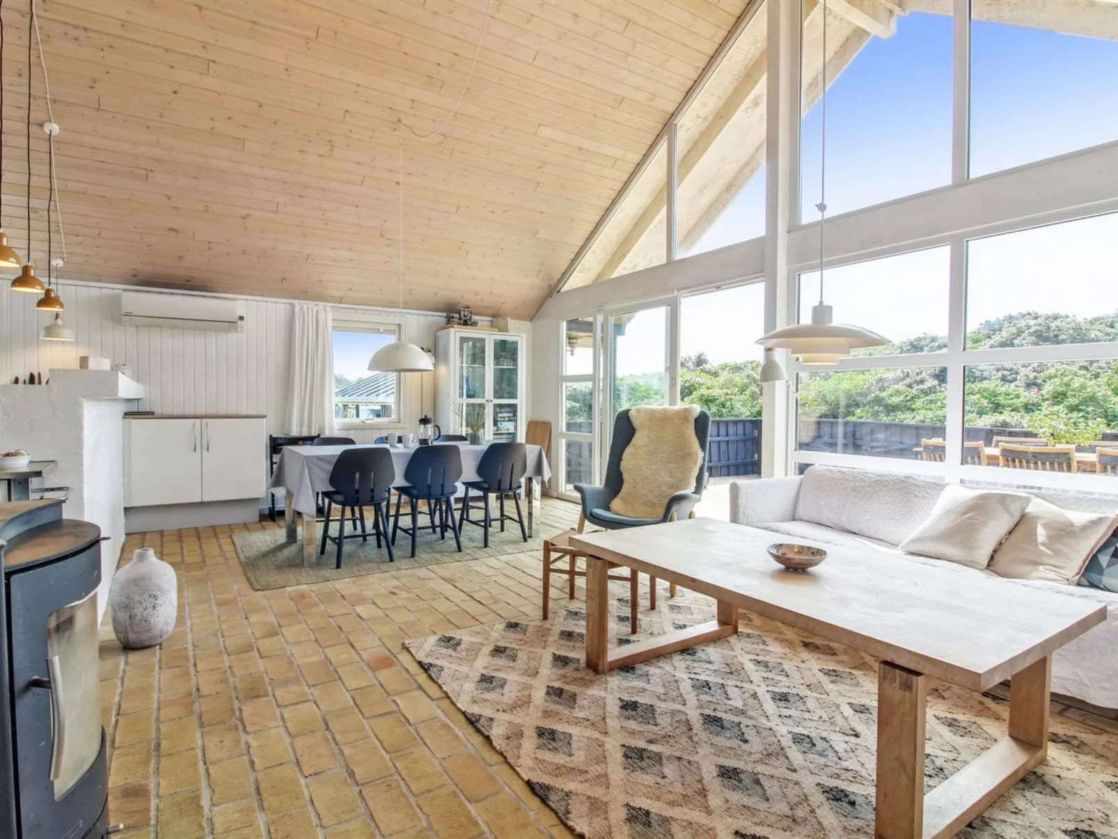 "Harry" - 100m from the sea-Binnen