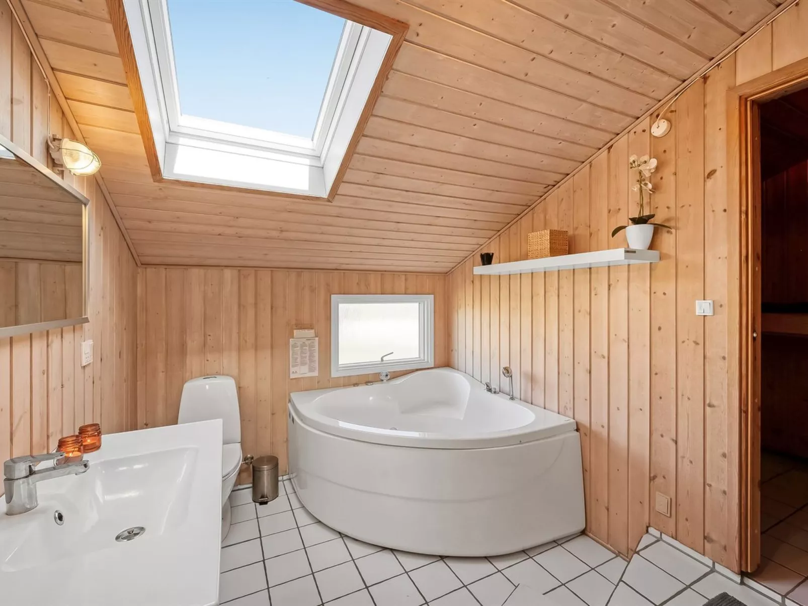 "Hjalma" -  from the sea-Binnen