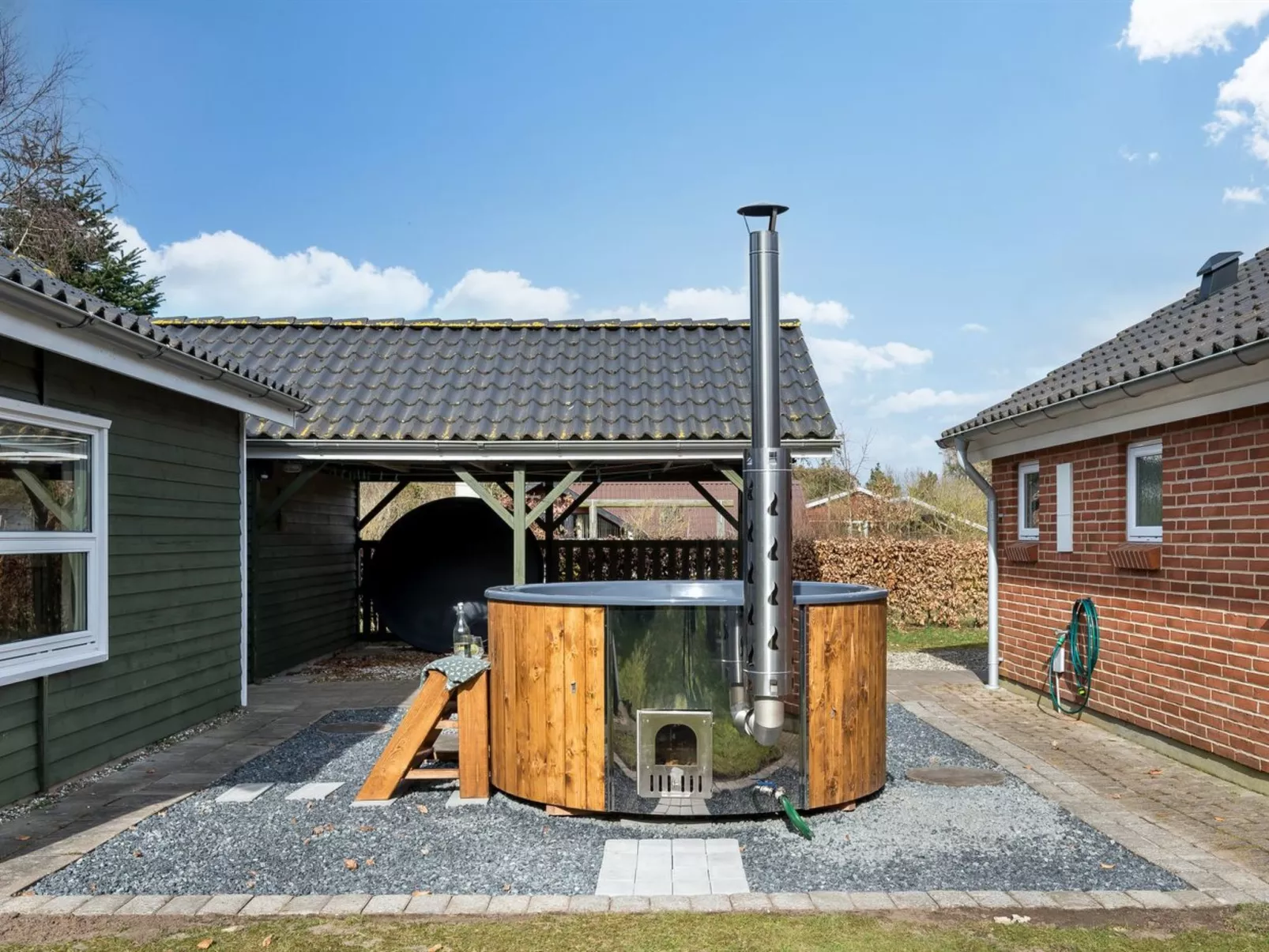 "Herminia" - 350m to the fjord-Buiten