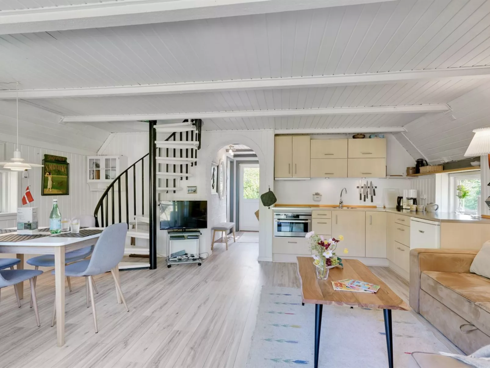 "Amelia" - 250m to the fjord-Binnen