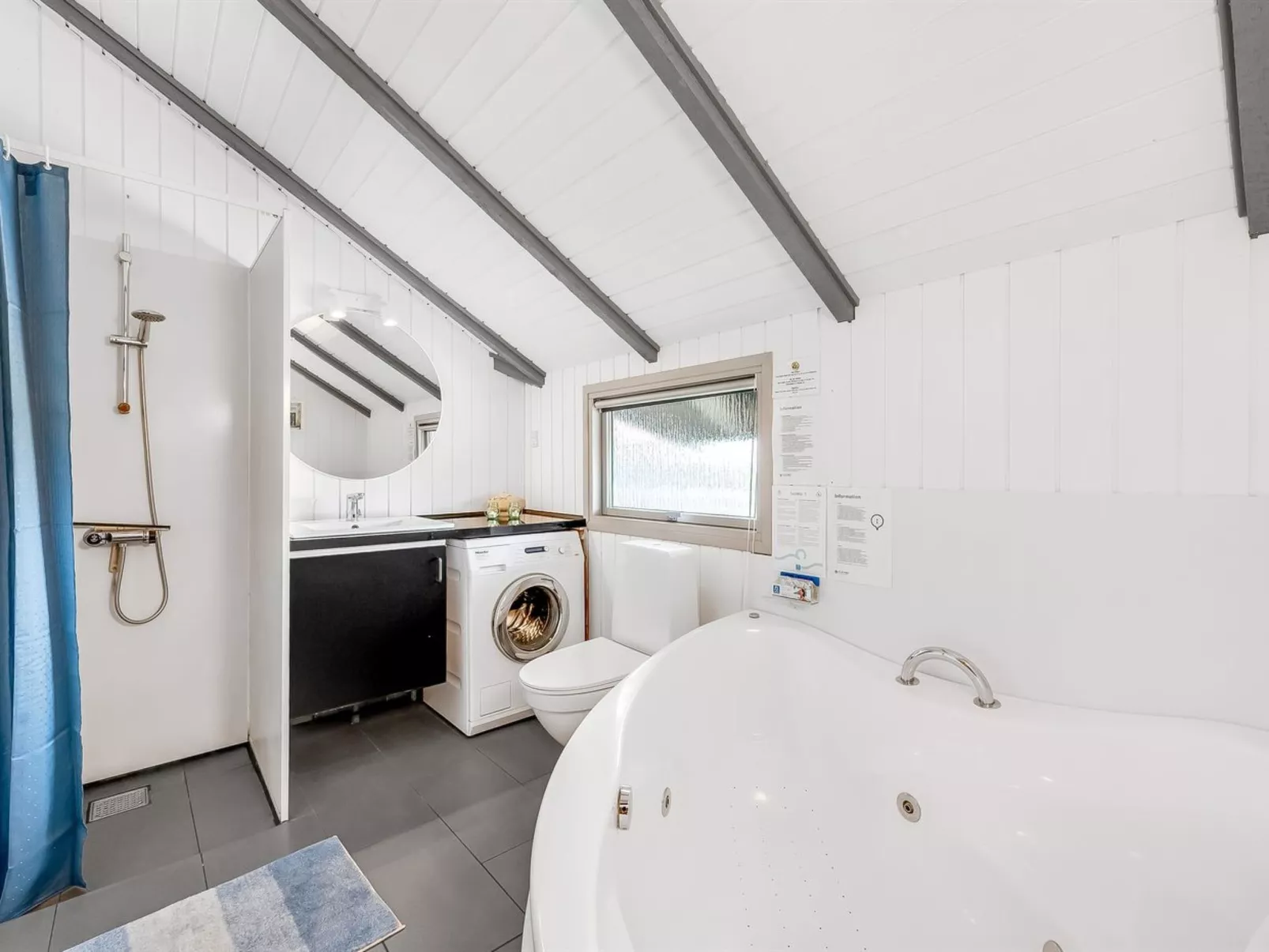 "Valia" - 400m to the fjord-Binnen