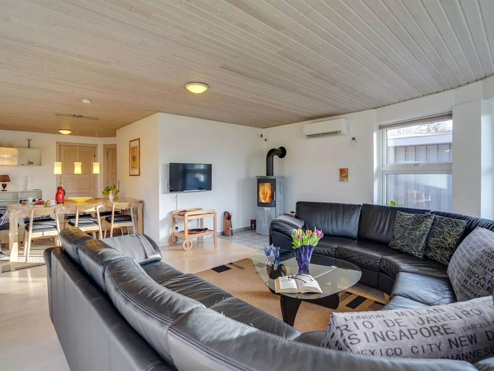 "Wyatt" - 30km from the sea-Binnen