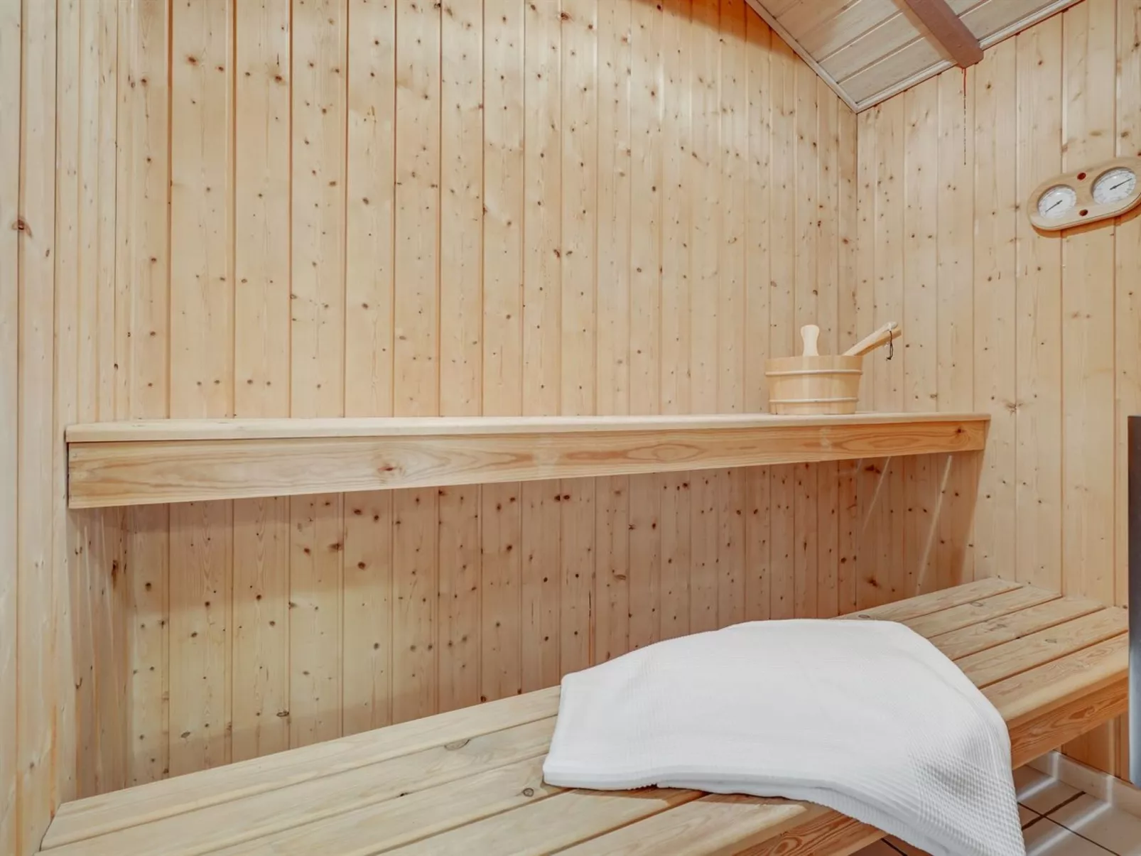 "Guldborg" - 400m to the fjord-Binnen