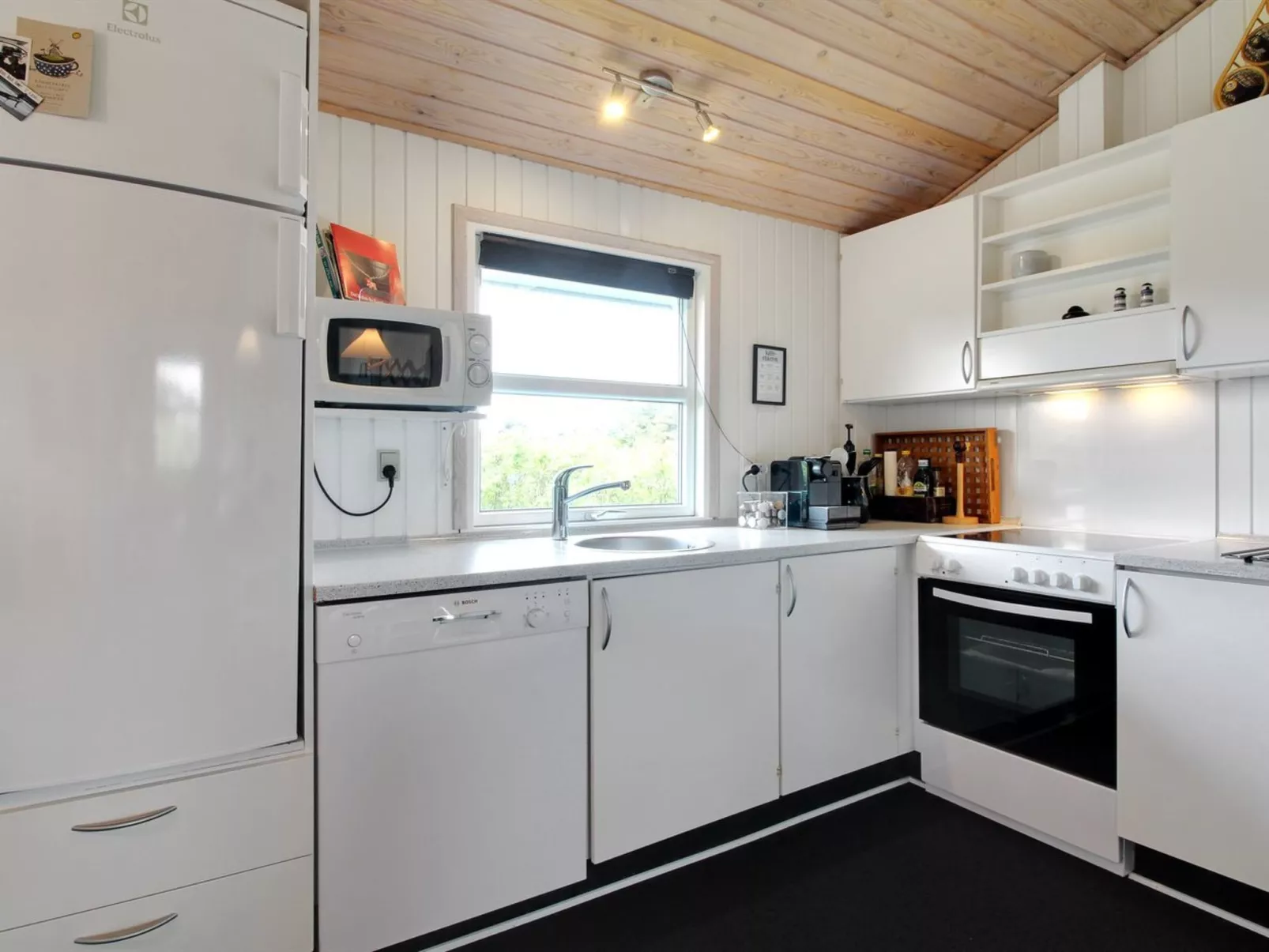 "Myriam" - 200m from the sea-Binnen