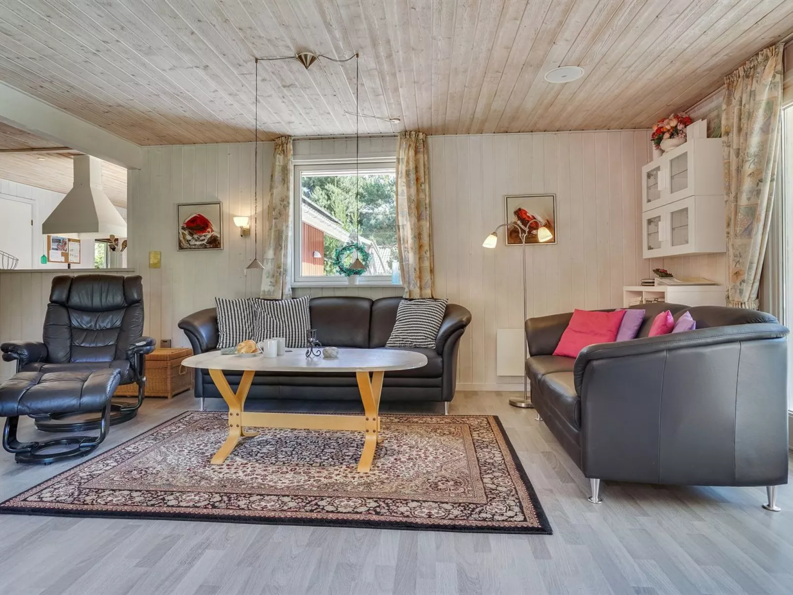 "Reidar" - 1km from the sea-Binnen