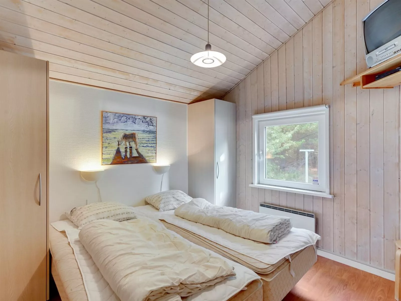 "Jul" - 900m from the sea-Binnen