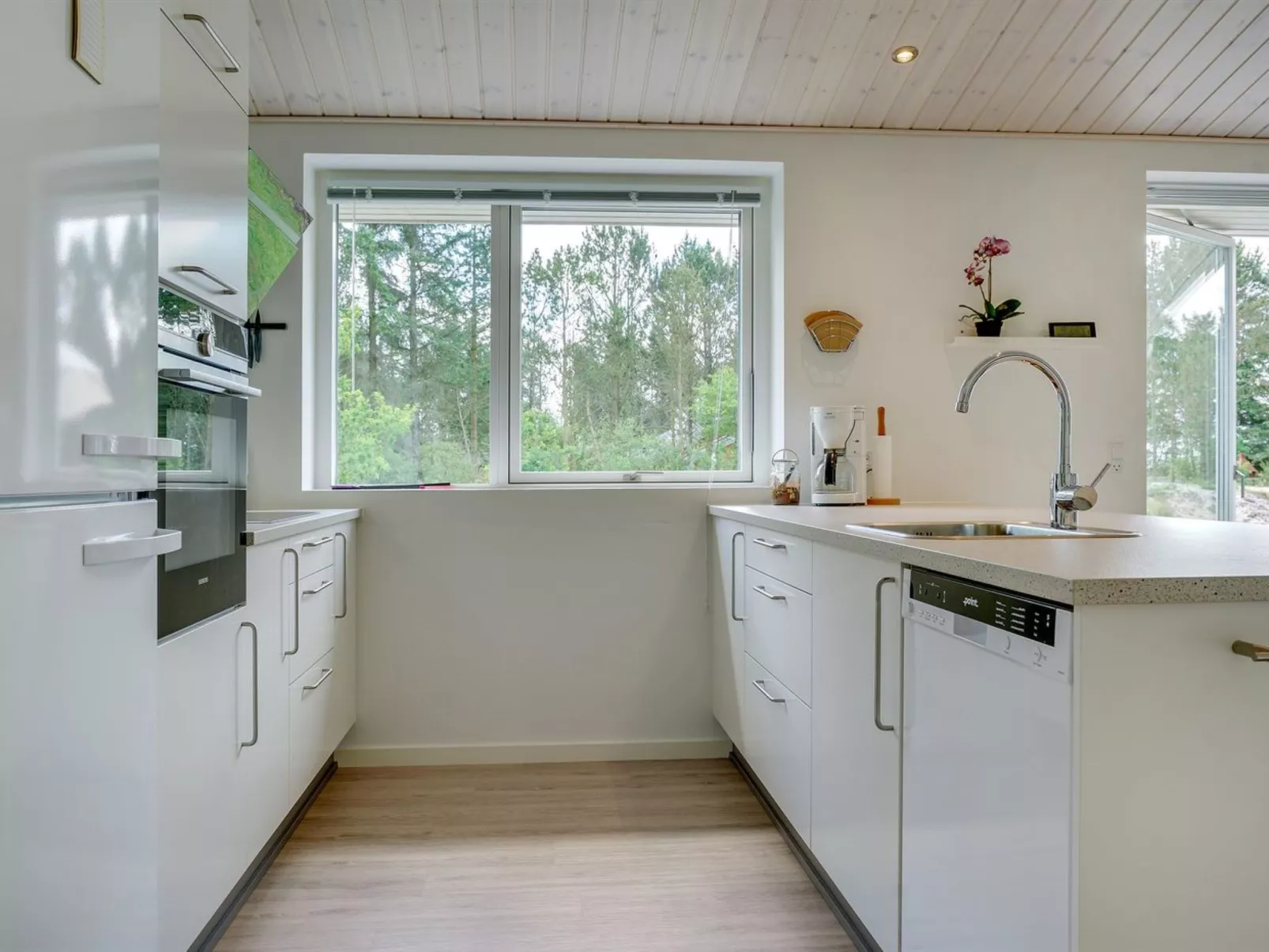 "Alona" - 250m from the sea-Binnen