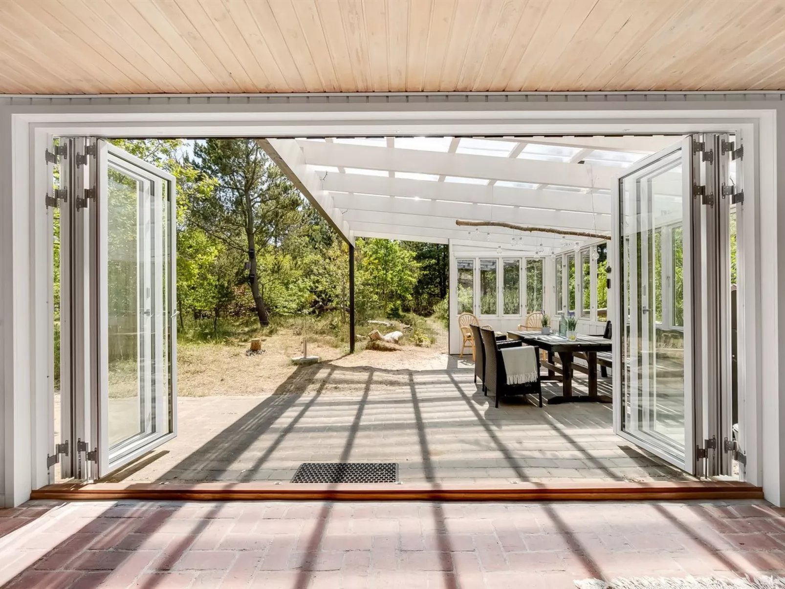 "Mirva" - 800m to the fjord-Buiten