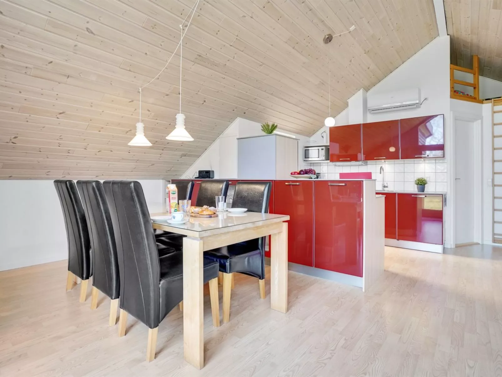 "Tiia" - 29km from the sea-Binnen