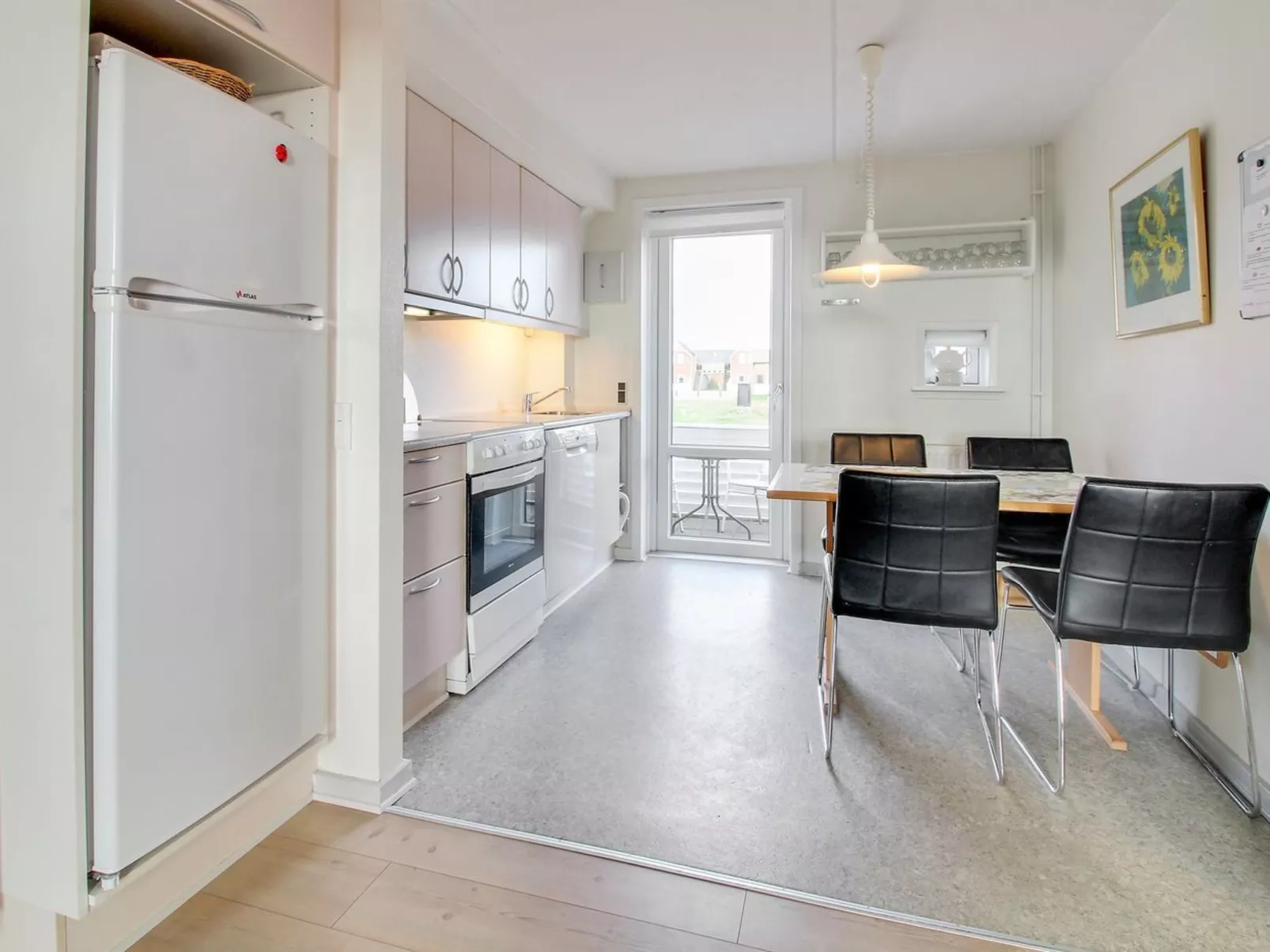 "Arabella" - 2.3km from the sea - Binnen