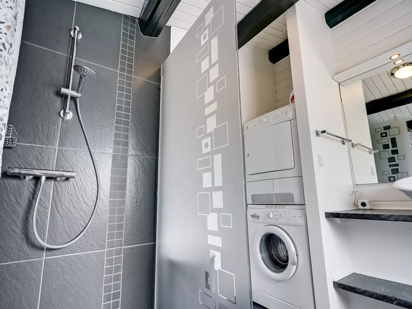 "Ølwir" - 400m to the fjord-Binnen