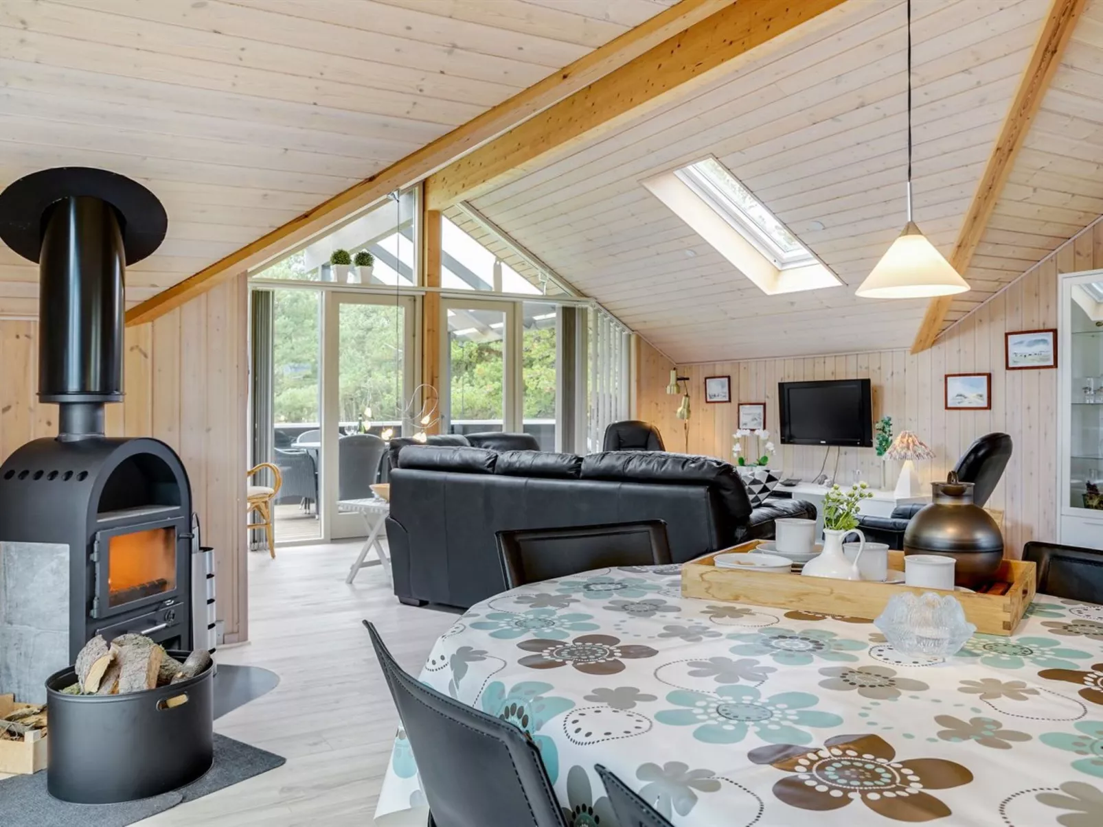 "Medard" - 2km from the sea-Binnen