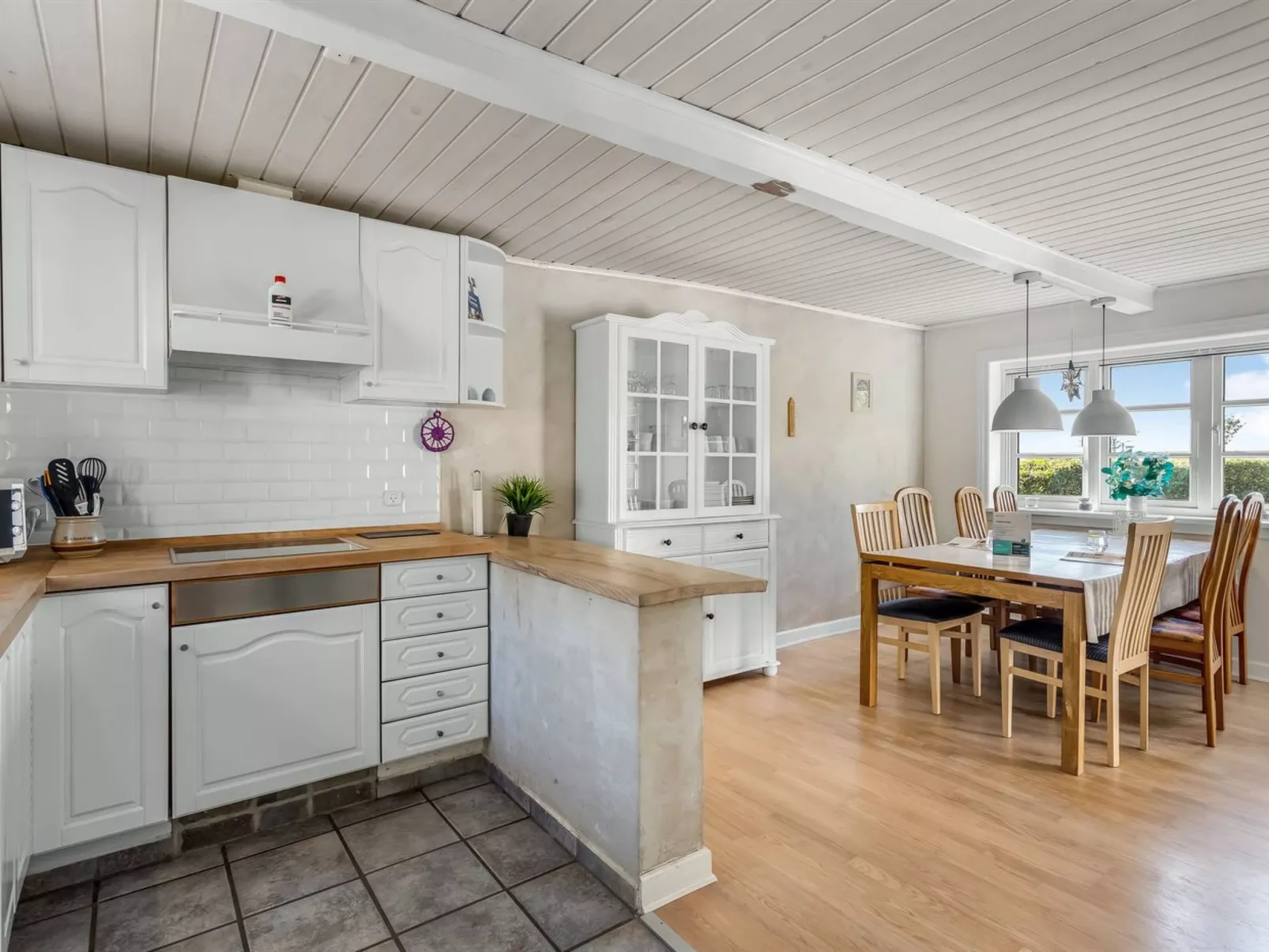 "Merrit" - 4.6km to the fjord-Binnen