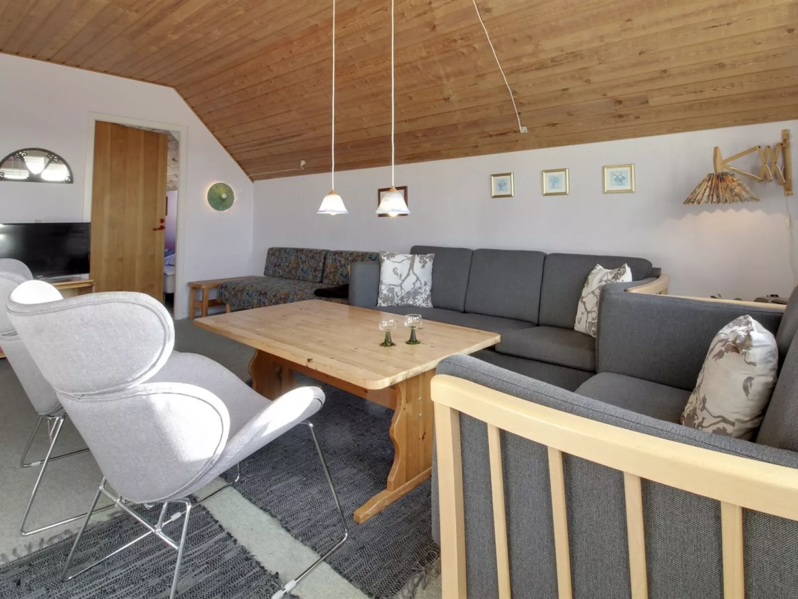 "Lynne" - 2.3km from the sea - Binnen