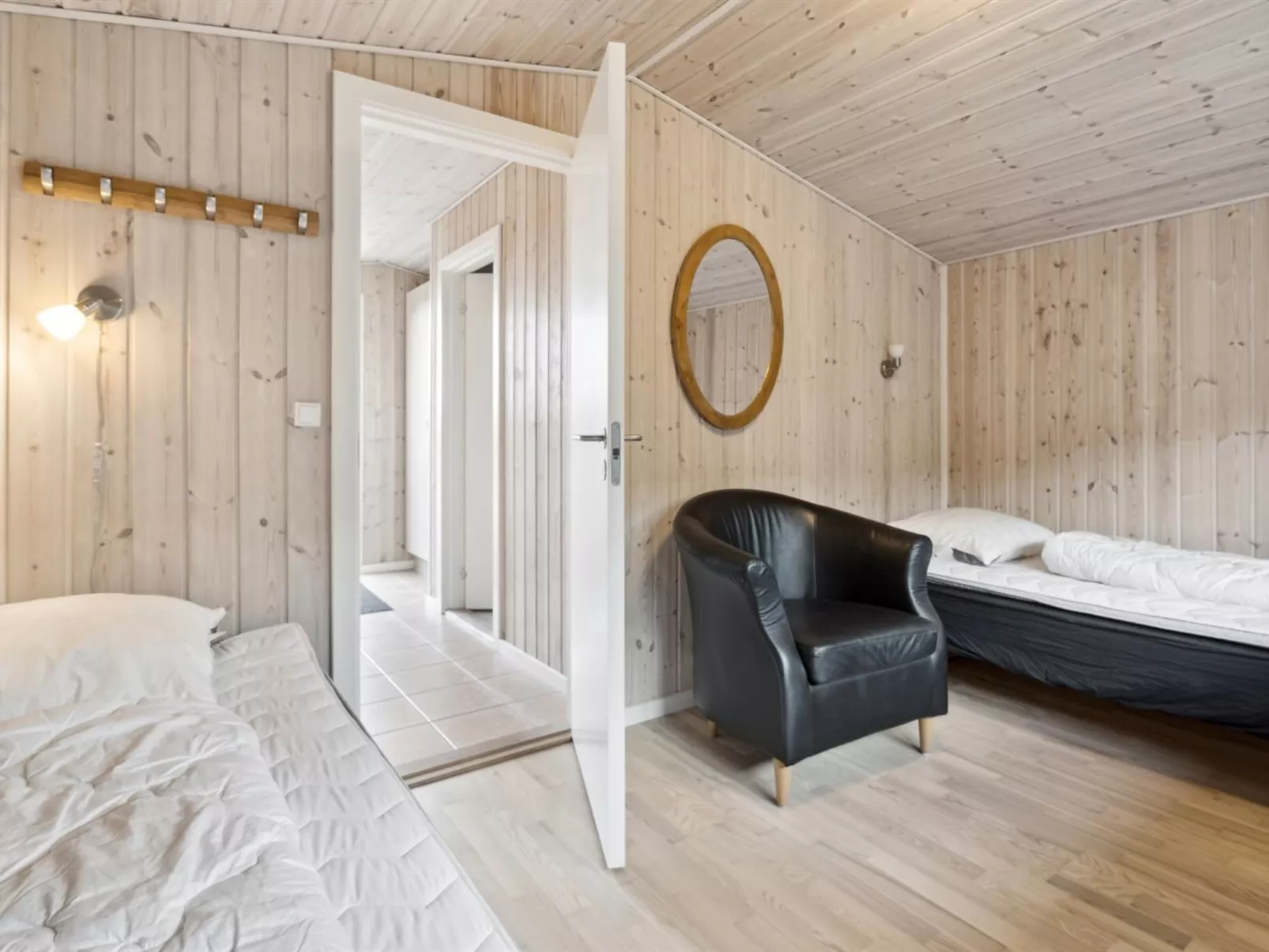 "Mena" - 200m from the sea-Binnen