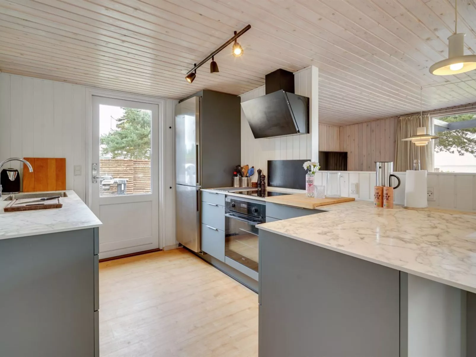 "Sigurd" - 20m from the sea-Binnen