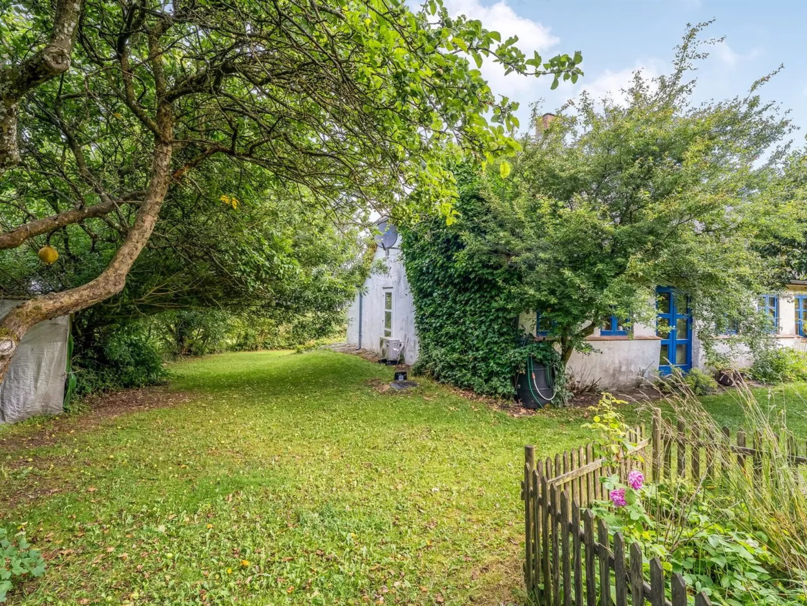 "Agrippa" - 30m to the fjord-Buiten