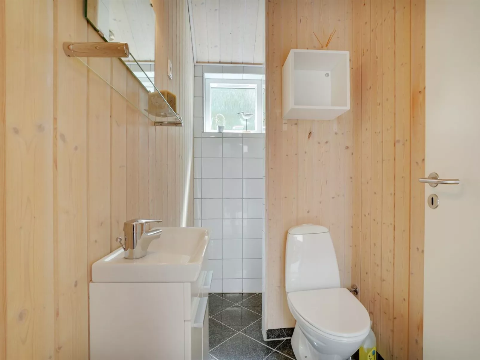 "Eireen" - 600m to the fjord-Binnen