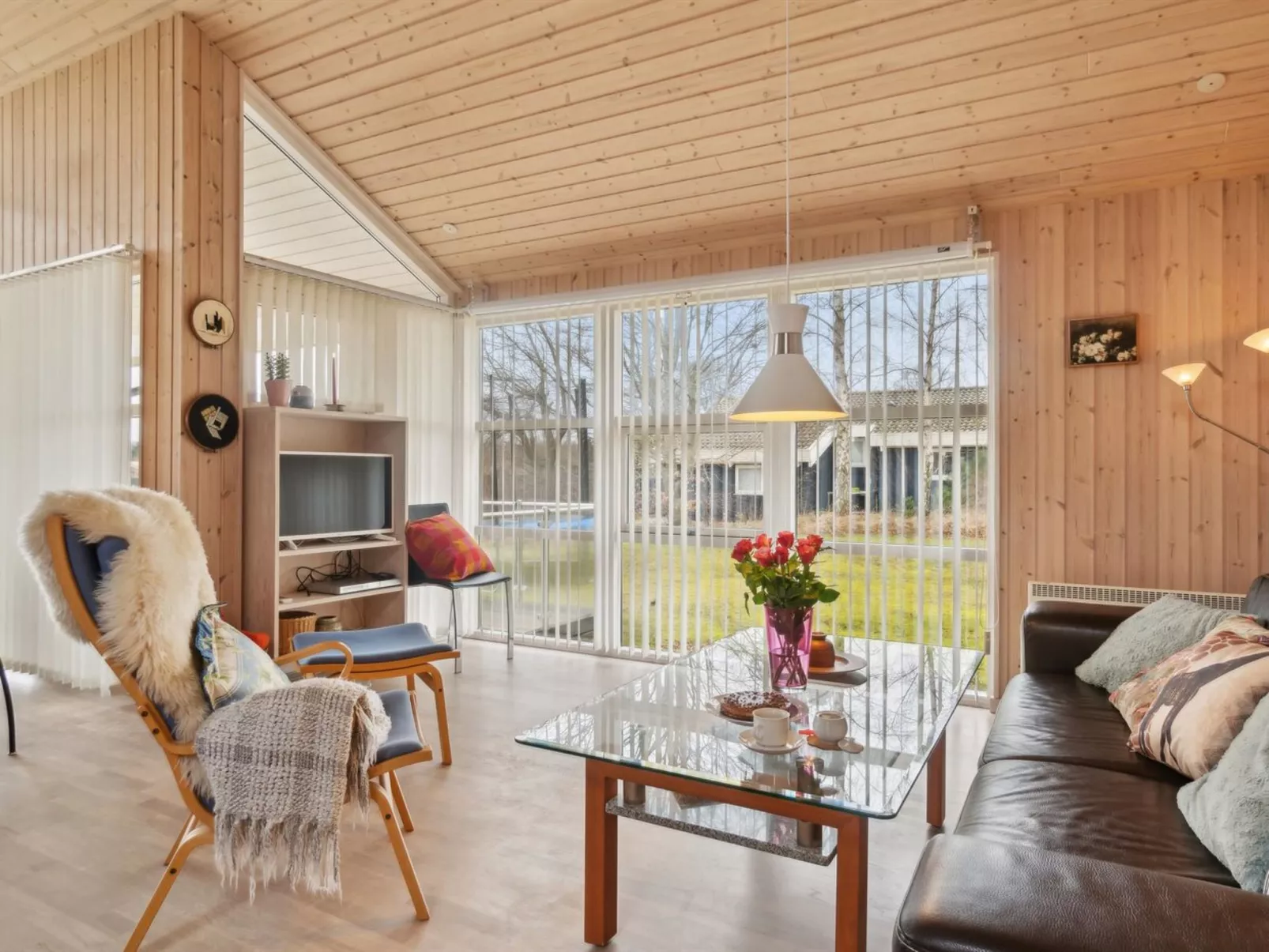 "Henninge" - 300m from the sea-Binnen