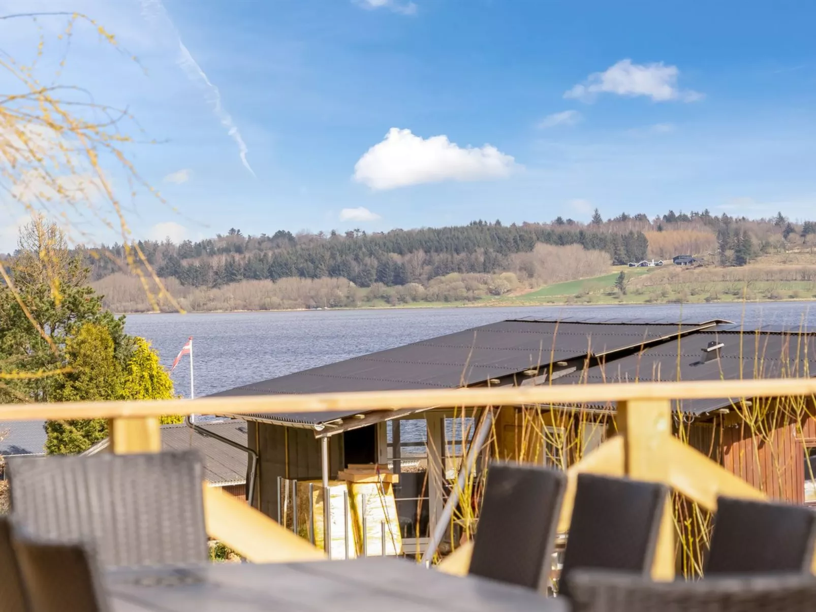 "Self" - 400m to the fjord-Buiten