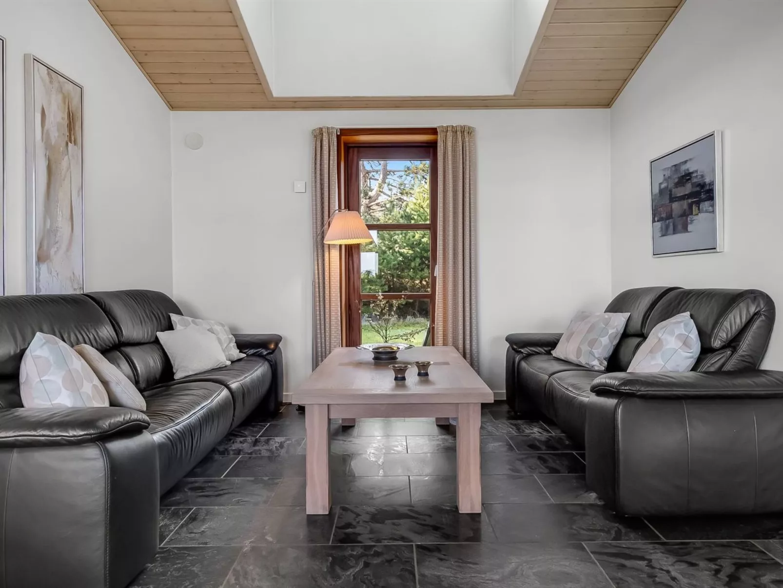 "Amundi" - 3.8km from the sea-Binnen