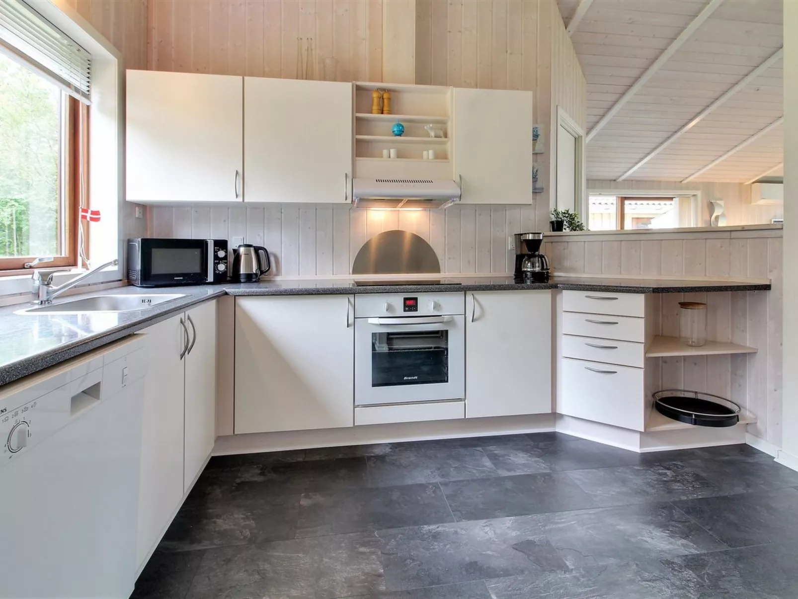 "Arvi" - 30km from the sea-Binnen