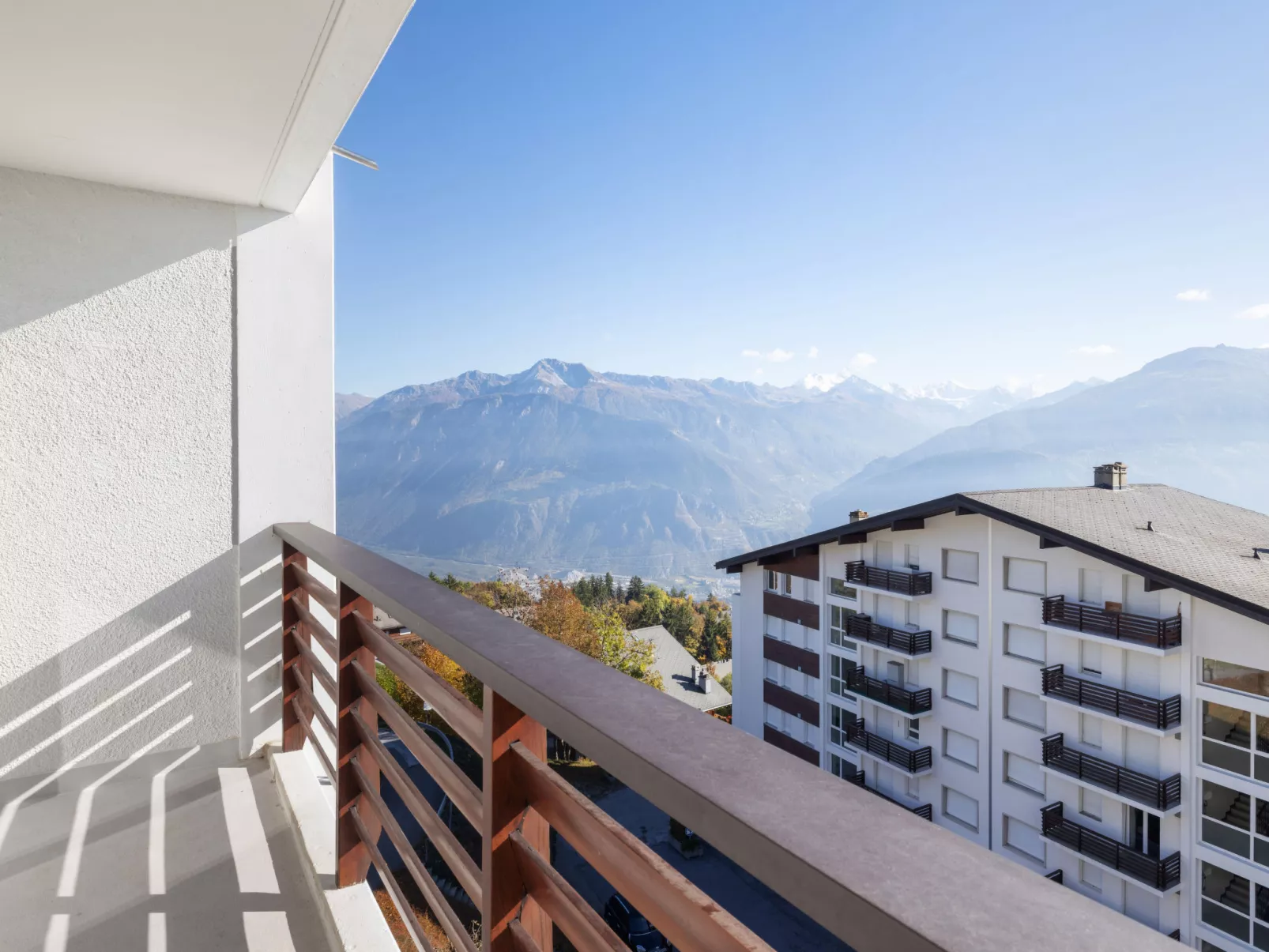 Armorial Est 72-Buiten