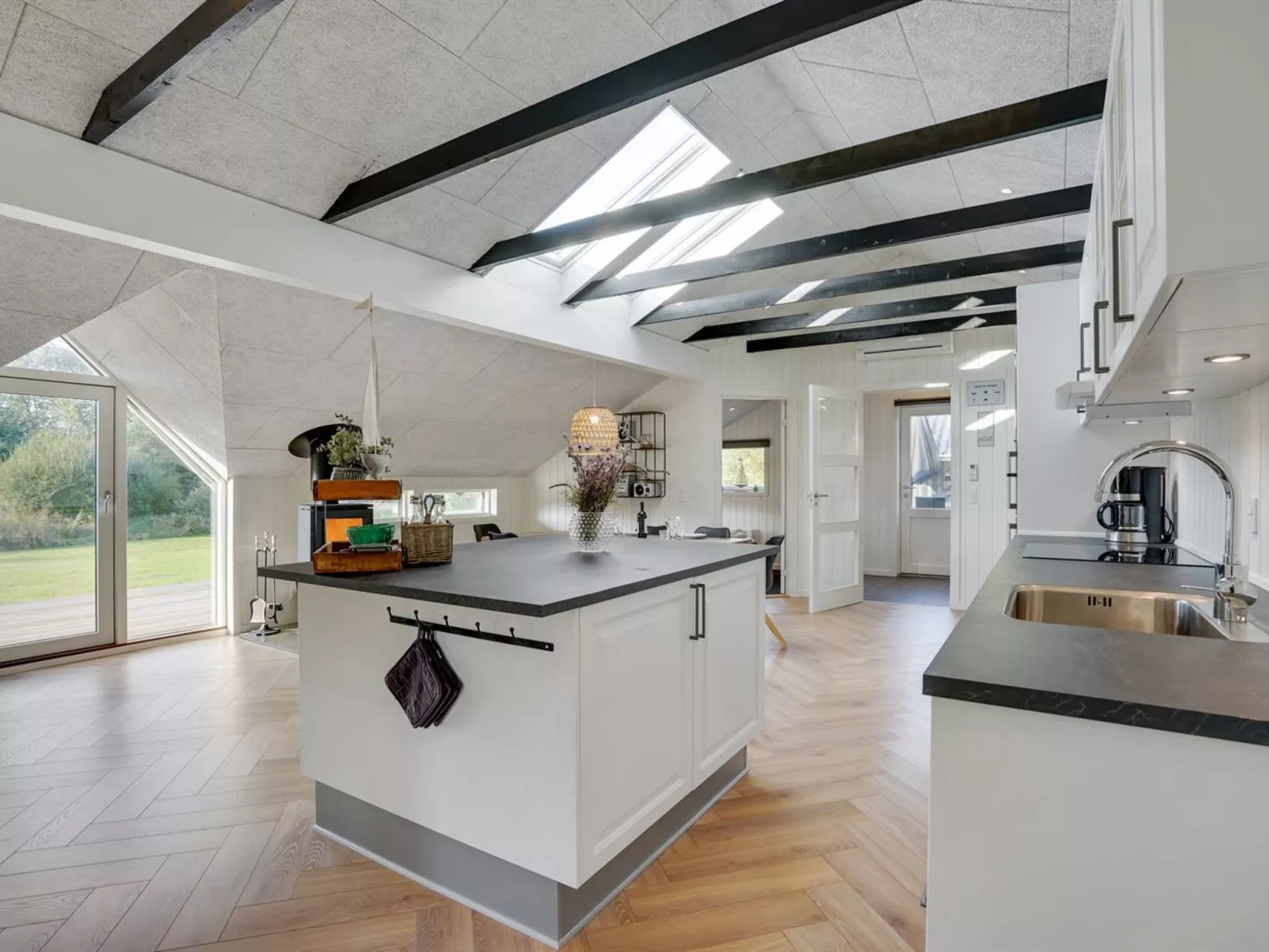 "Ellenora" - 1km from the sea-Binnen