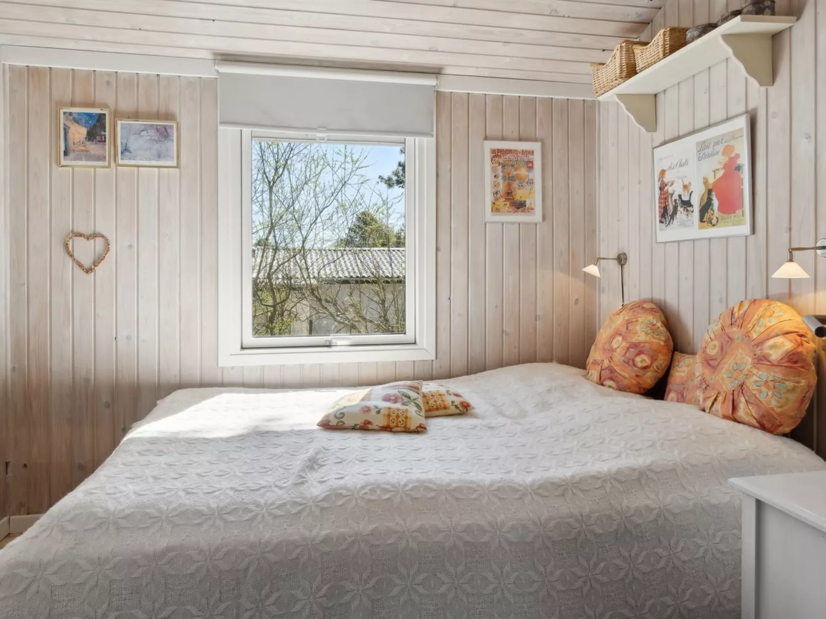 "Hellevi" -  from the sea-Binnen