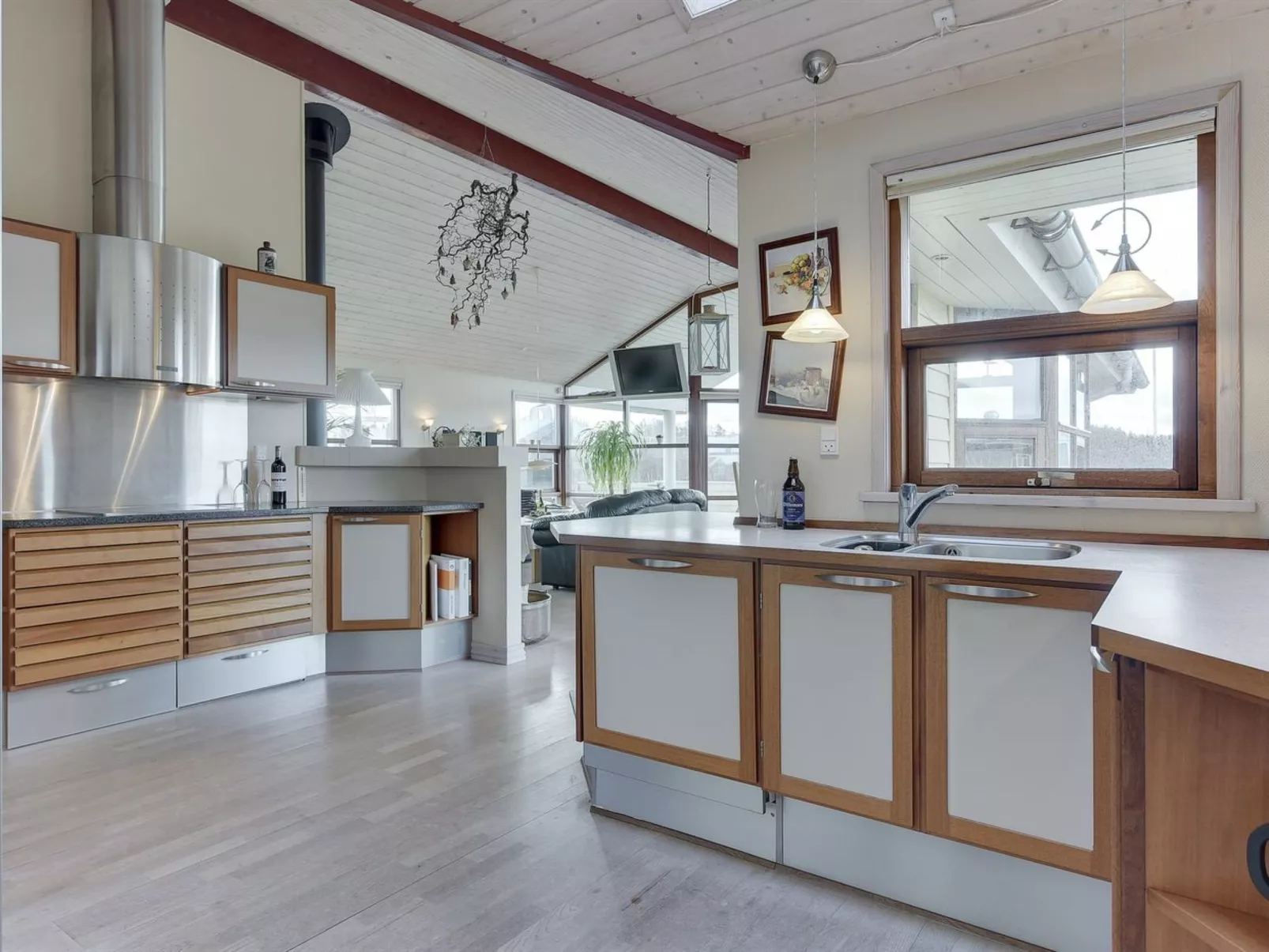 "Fam" - 300m from the sea-Binnen