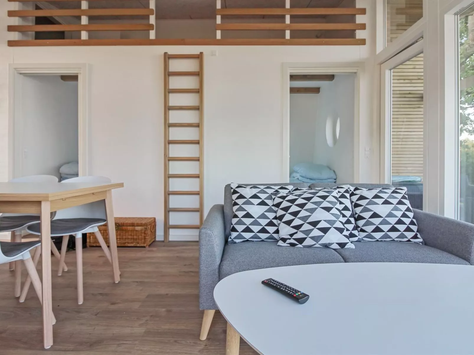 "Sasser" - 10m from the sea-Binnen