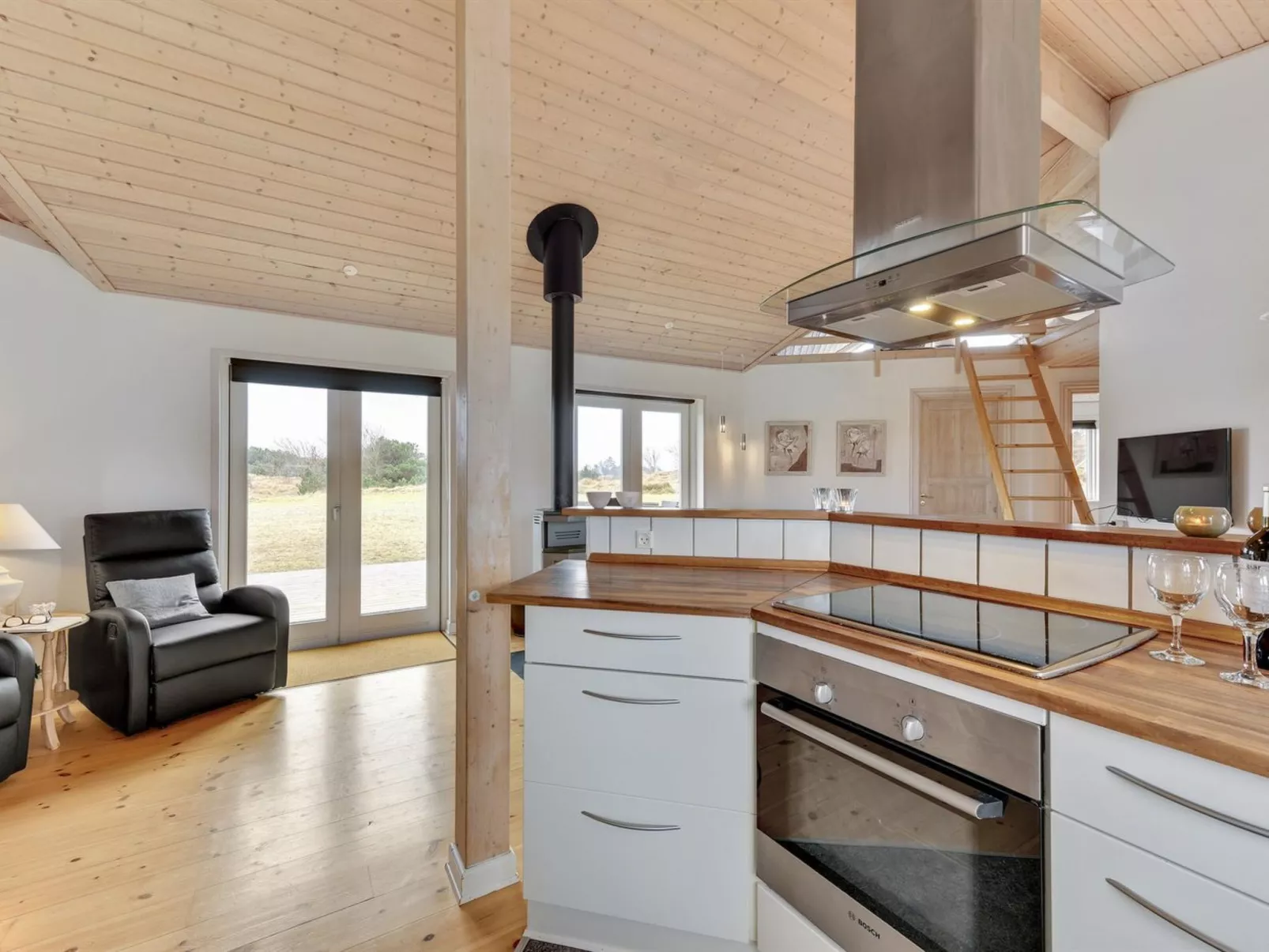 "Karmen" - 300m to the fjord-Binnen