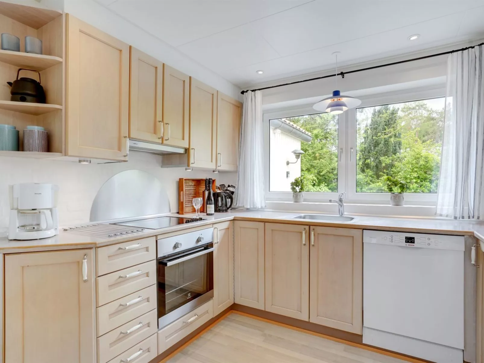 "Marjukka" - 10m from the sea-Binnen