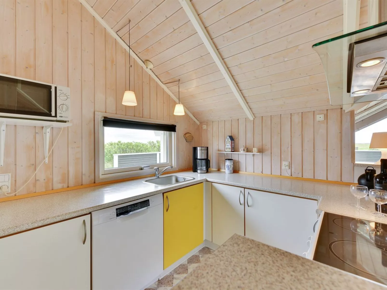 "Valea" - 300m to the fjord-Binnen