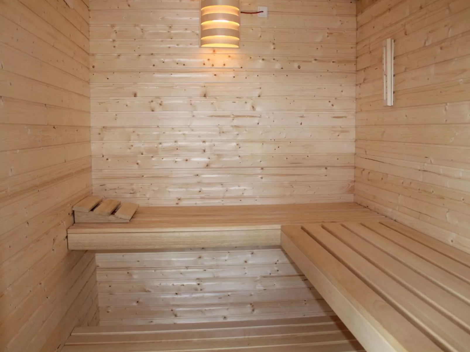 "Hoimar" - 400m from the sea-Binnen