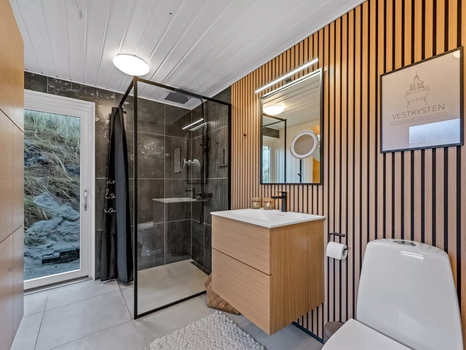 "Assa" -  from the sea-Binnen