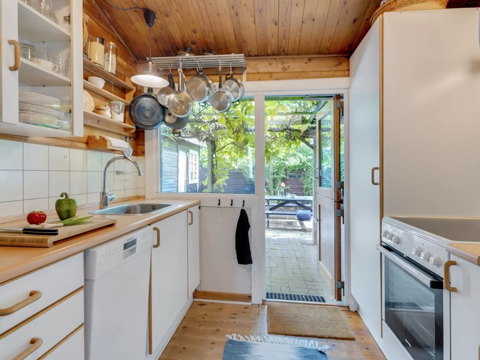 "Meeno" - 200m from the sea-Binnen