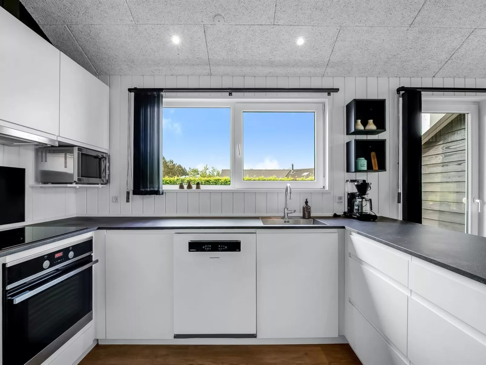 "Leeve" - 1.4km to the fjord-Binnen