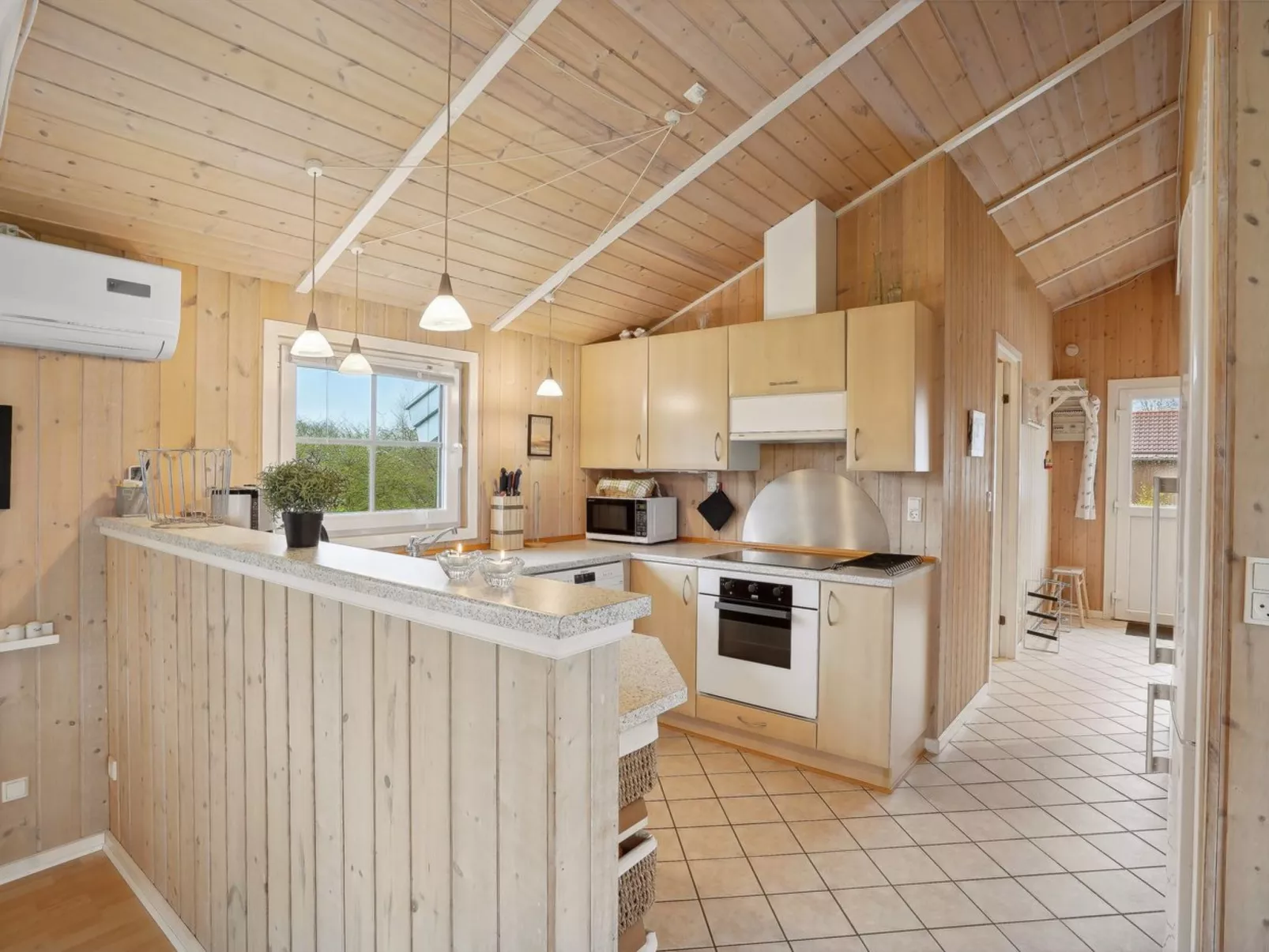 "Tinka" - 1.2km to the fjord-Binnen