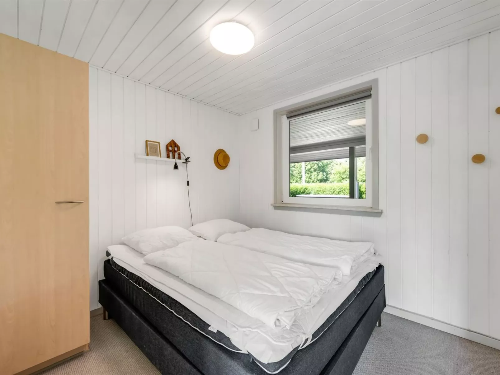 "Knag" - 800m to the fjord-Binnen