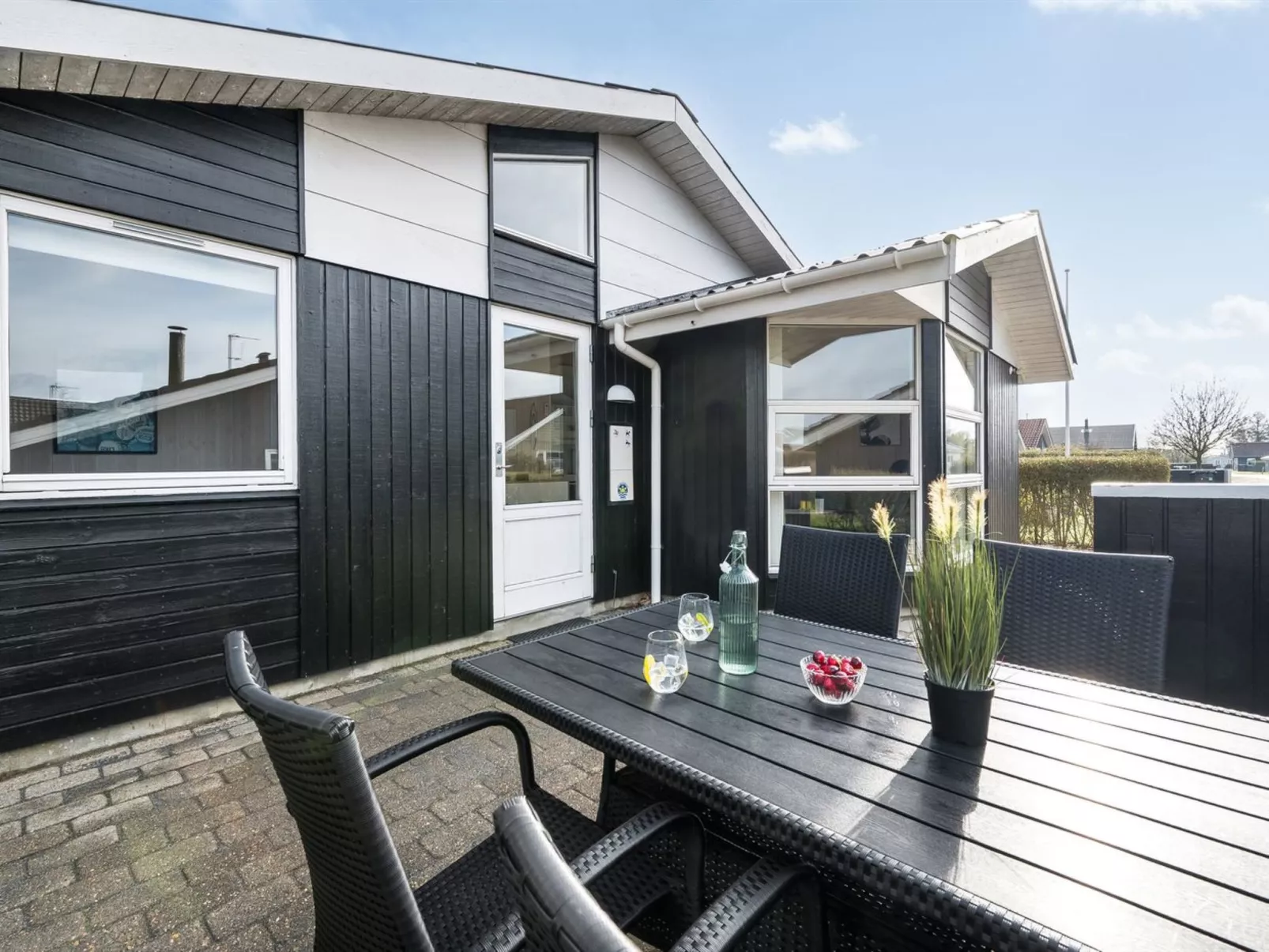 "Marten" - 1.2km to the fjord-Buiten