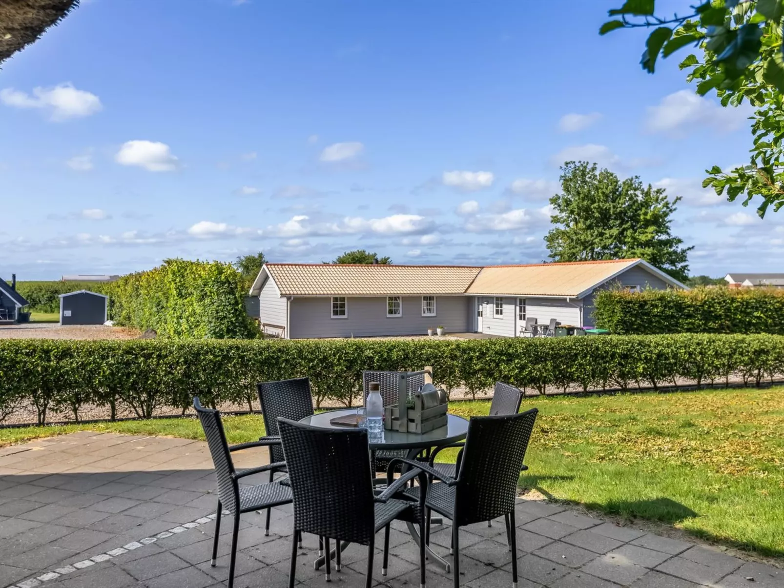 "Adrienne" - 35km from the sea-Buiten