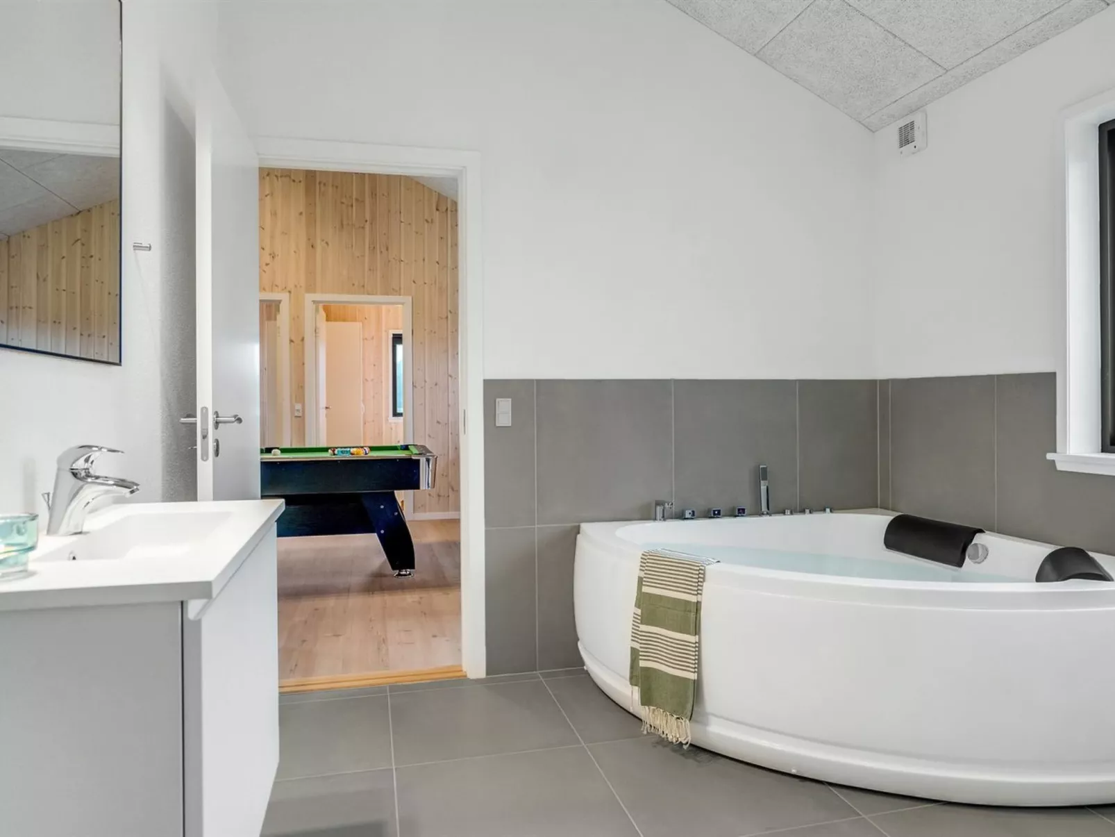 "Carla" - 1.5km from the sea-Binnen